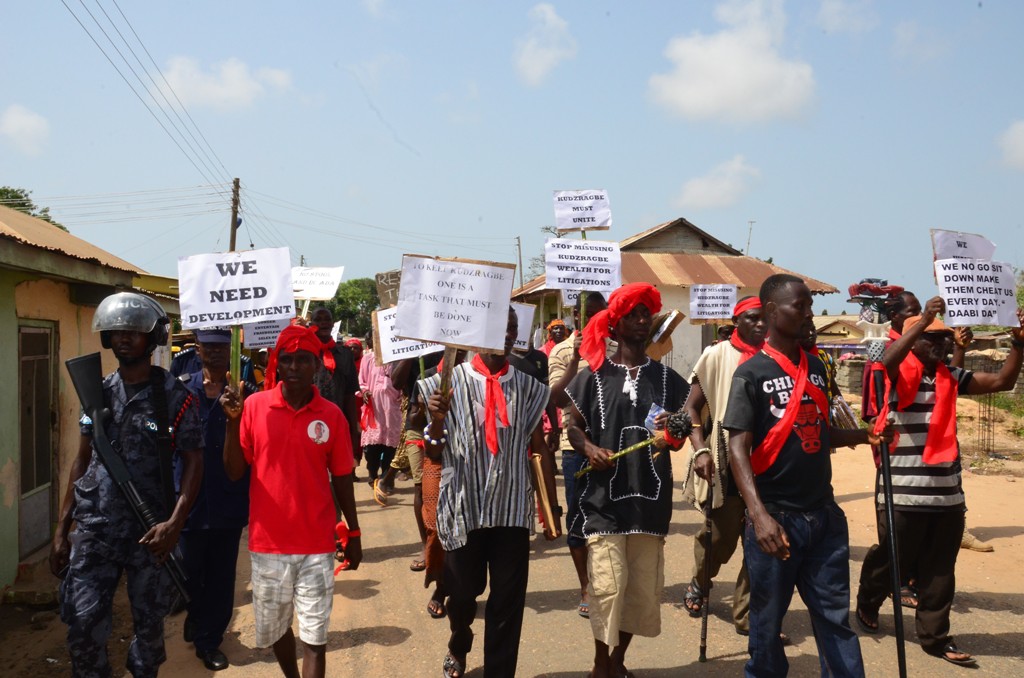 Kudzragbe youth demonstration against their clan leaders