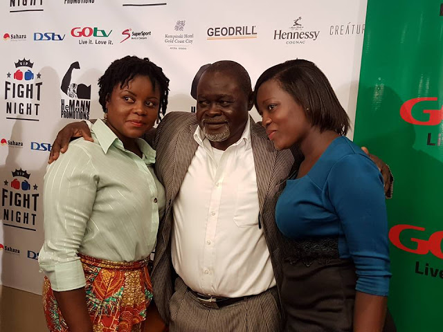 Legend: Azumah flanked by some beautiful Ghanaian journalists
