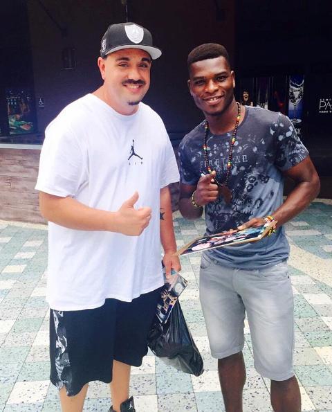 Commey with a fan in America