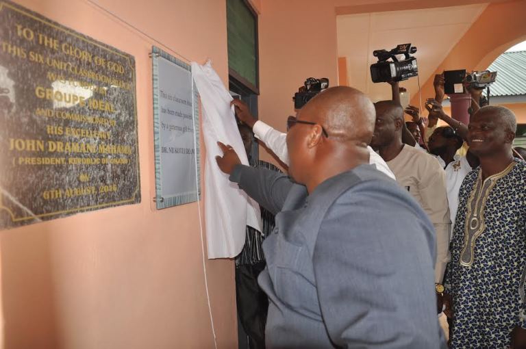 Dr. Kotei Dzani assists President Mahama to unveil plaques signifying the commissioning of the building