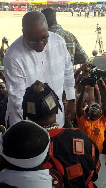 President Mahama greets chiefs