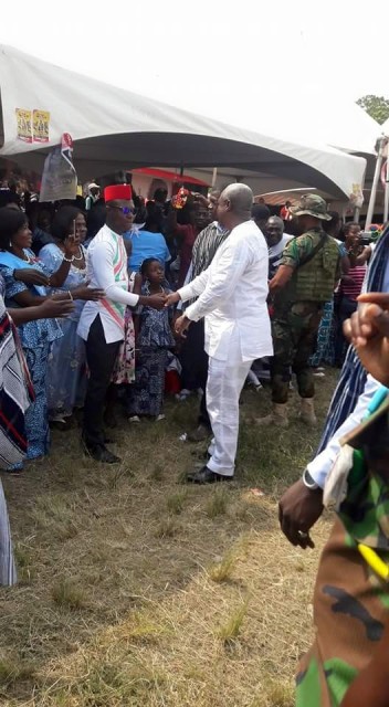 President Mahama shakes Ada man