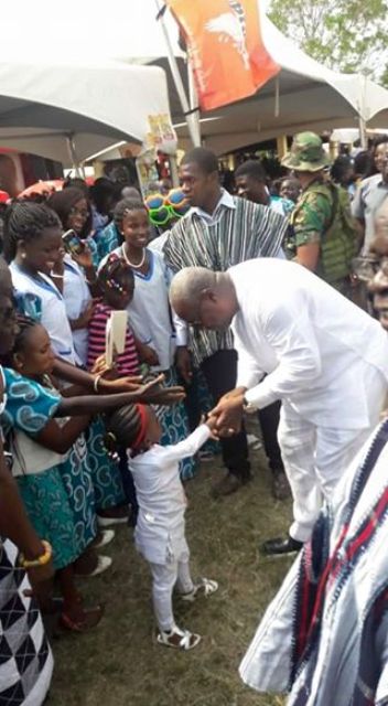 President Mahama shakes little girl on arrival at durbar grounds