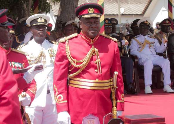 president-mahama-at-military-graduation