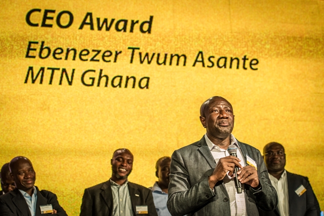 Mr. Asante addresses the audience after receiving his award