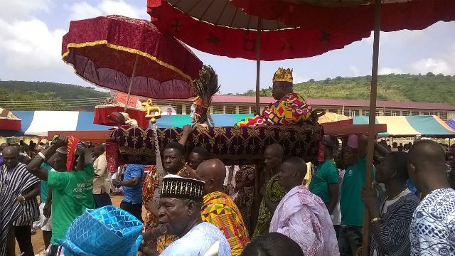 Nene Sakite enjoys kingly ride in palanquin at the durbar grounds