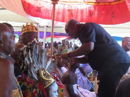 President Mahama greets Nene Sakite on arrival at durbar grounds