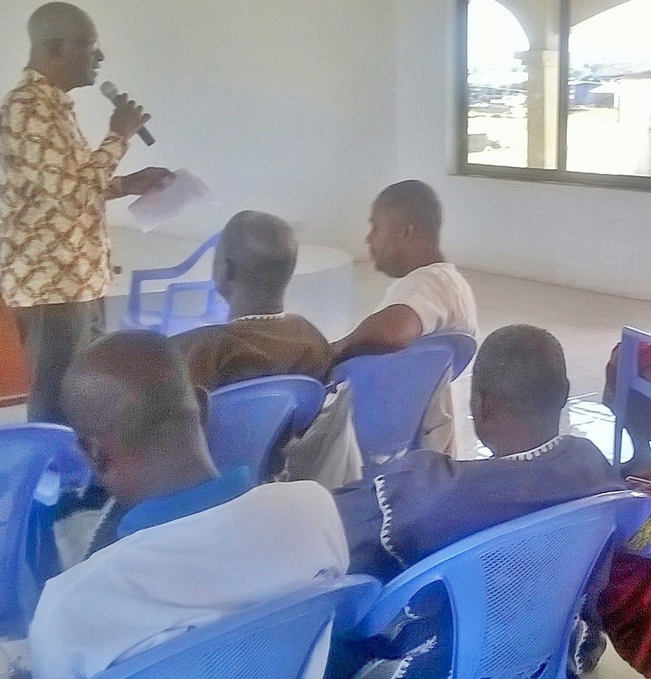 Hon. Osa Mills making a point at the meeting in Sege