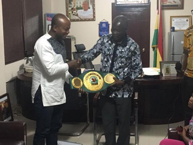 Sammy Anim Addo shows the IBO belt to Hon. Nii Lantey Vanderpuye