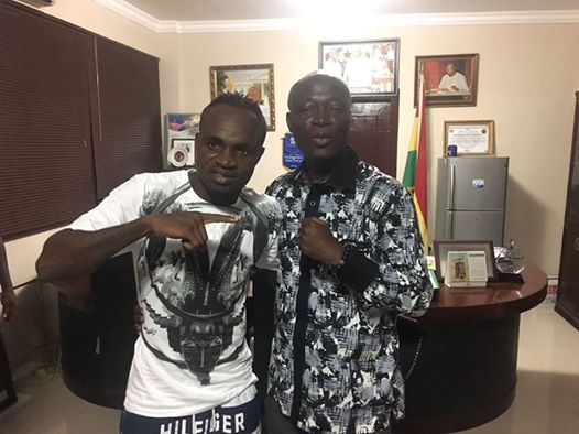 Emmanuel Tagoe and Sports Minister, Hon. Nii Lantey Vanderpuye pose for the cameras