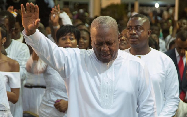 president-mahama-prays