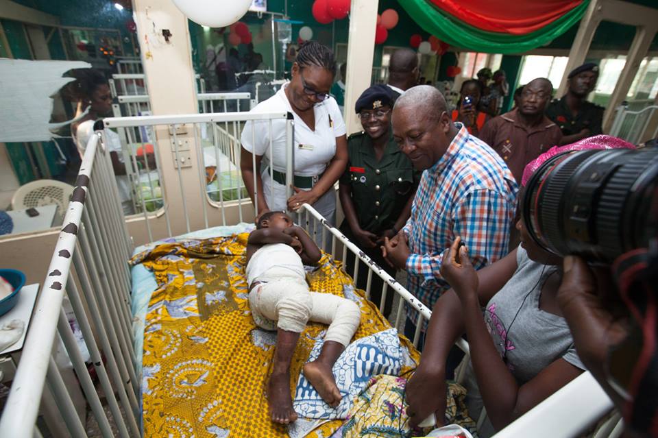 president-mahama-visits-gas-explosion-victims2