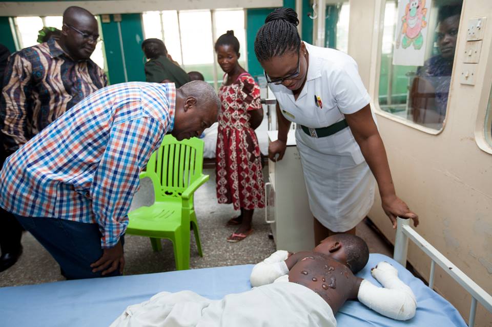 president-mahama-visits-gas-explosion-victims3