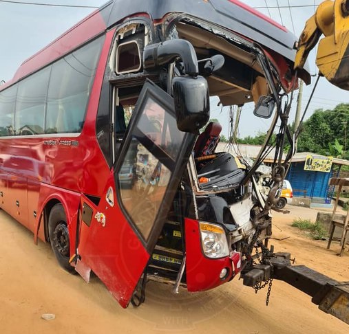 Suhum: Nine passengers dead in fatal crash